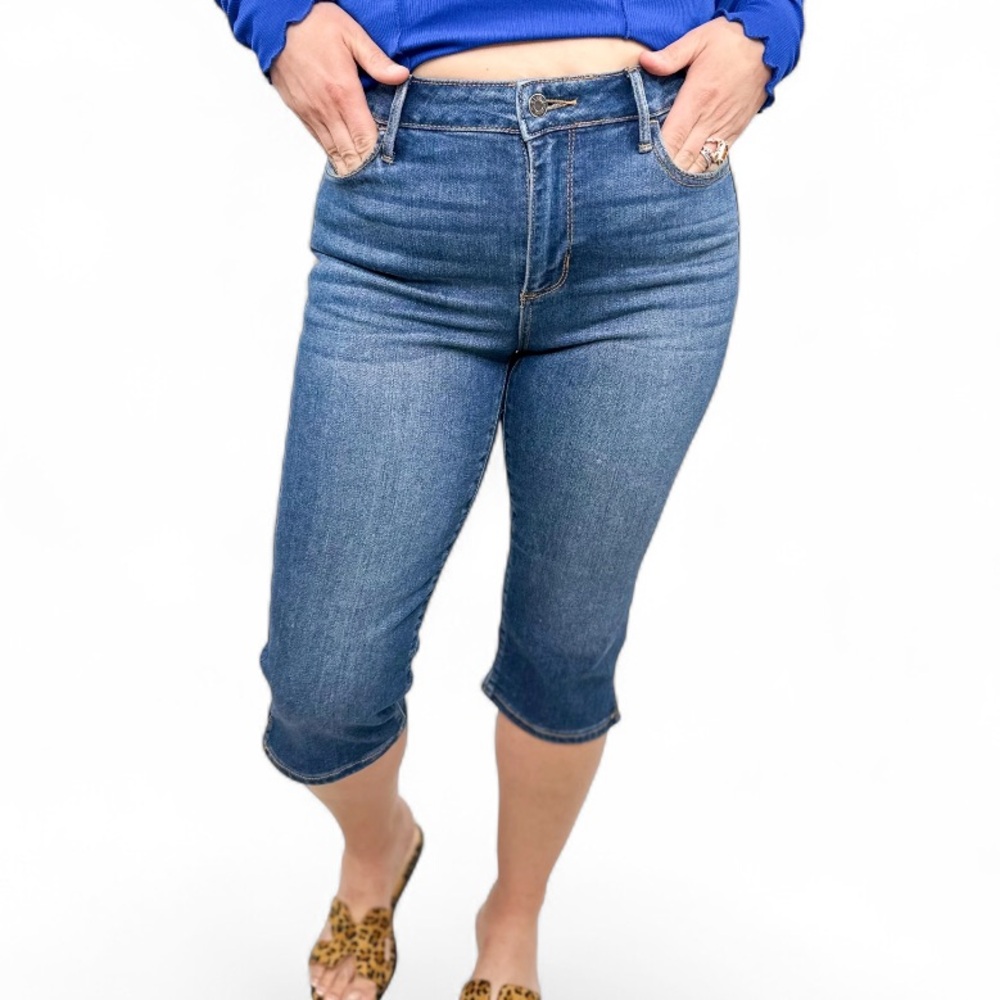 Cello Women’s Capri Jeans Medium Wash